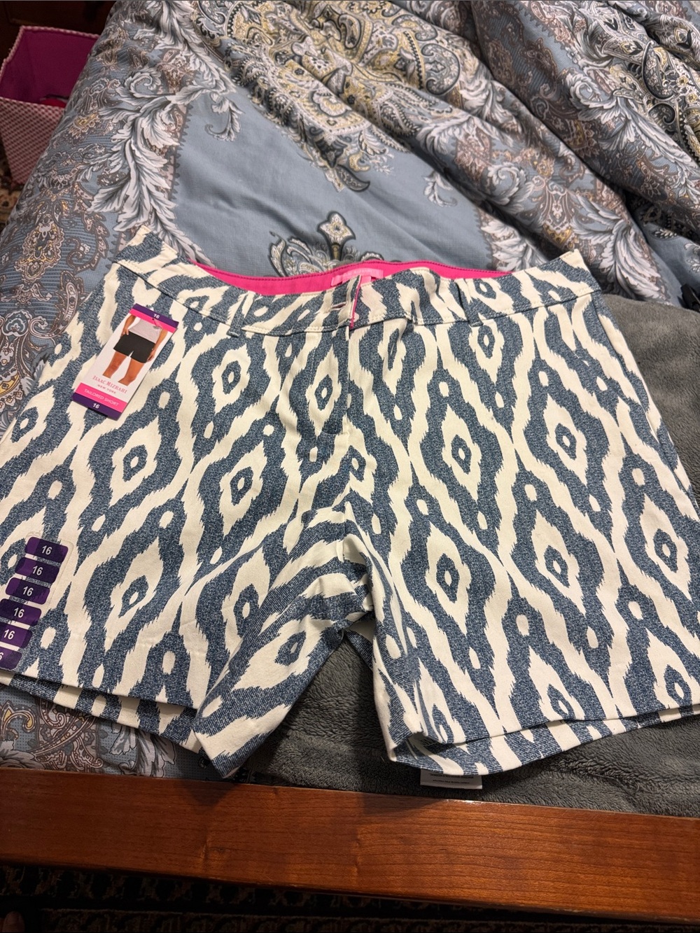 ISAAC MIZRAHI TAILORED LADIES SHORTS NWT
